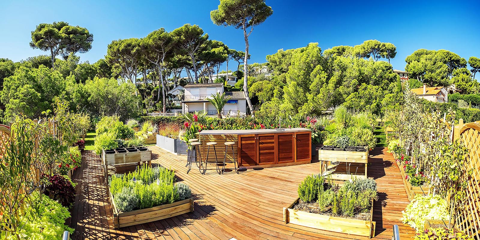 villa de luxe cap d'antibes. Roof garden with organic vegetables, herbes and fruits