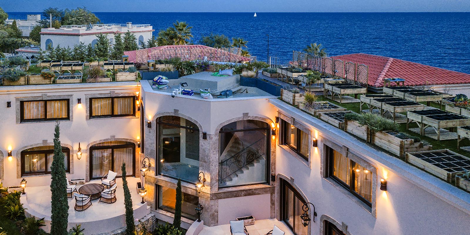 villa de luxe cap d'antibes. Rooms facing the garden