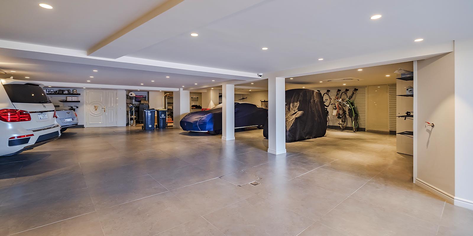 rent luxury villa cote d'azur. Garage